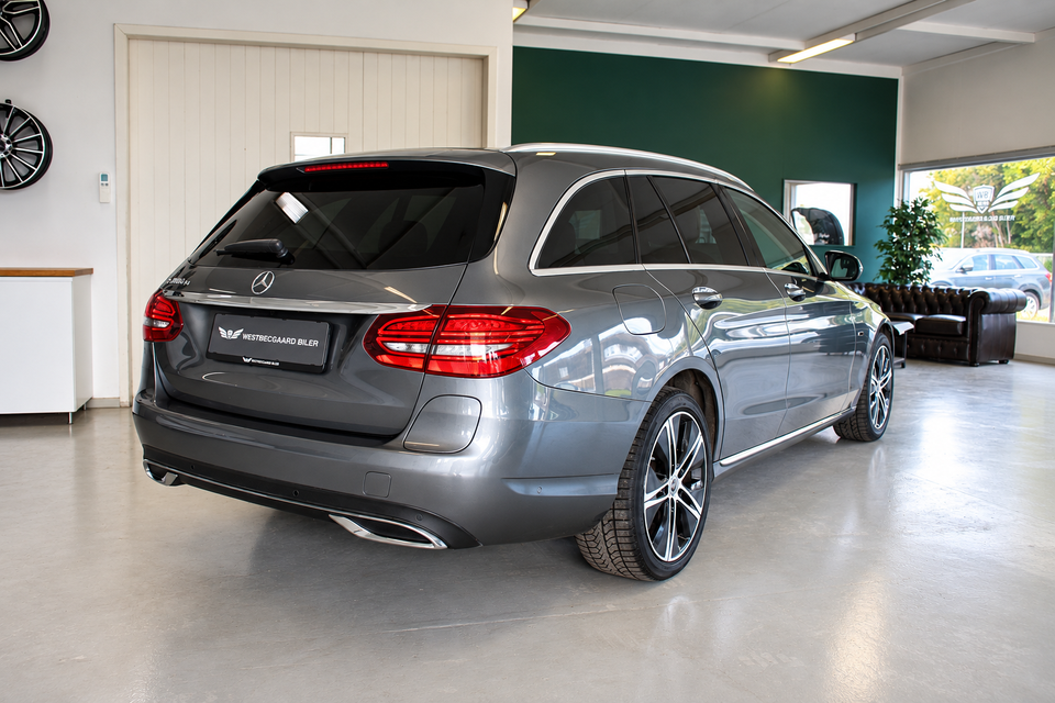Mercedes C300 de 2,0 Advantage AMG stc. aut. 5d