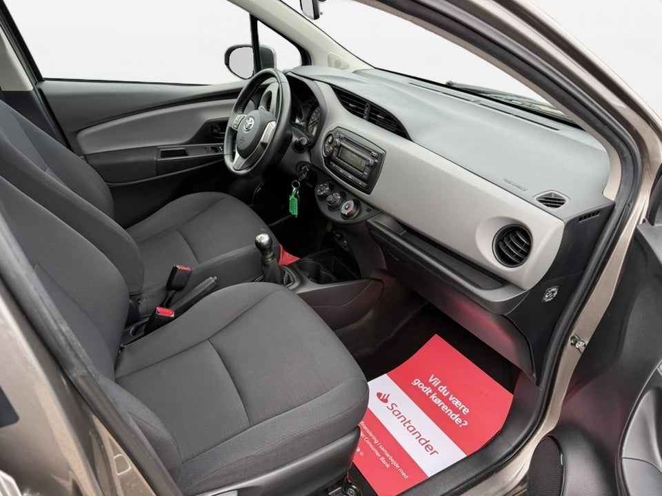 Toyota Yaris 1,0 VVT-i T2 5d