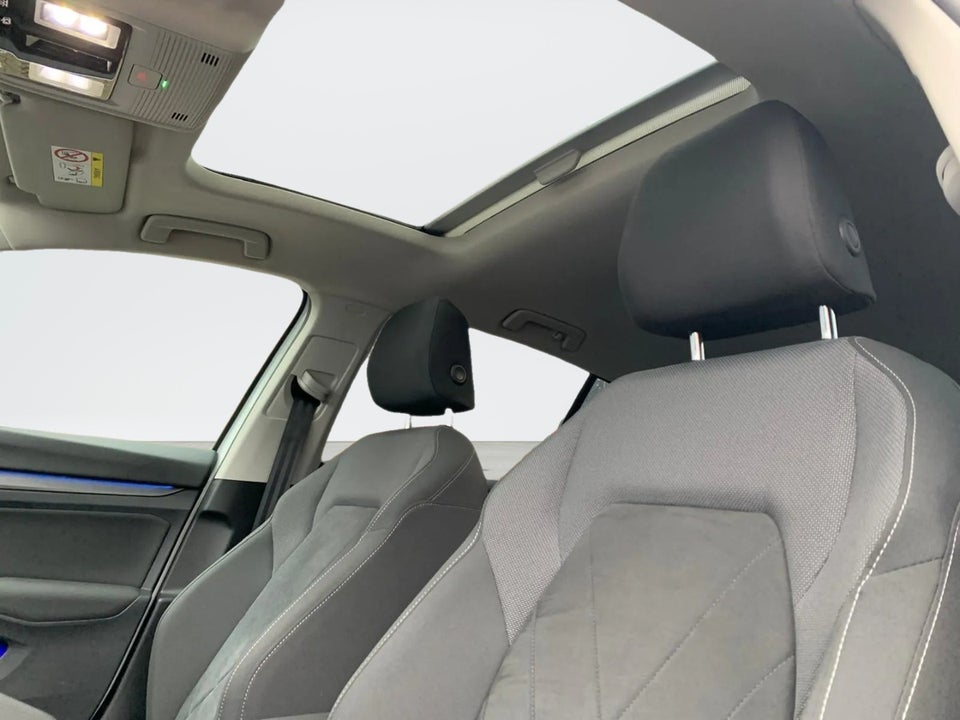 VW Golf VIII 1,4 eHybrid DSG 5d