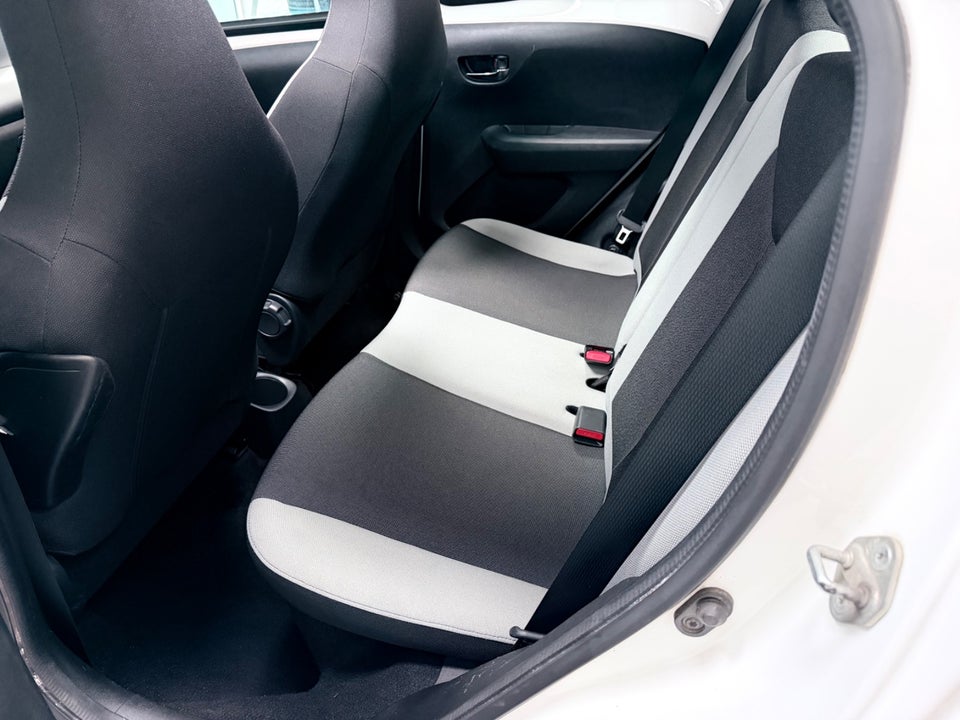 Toyota Aygo 1,0 VVT-i x-wave Sky 5d