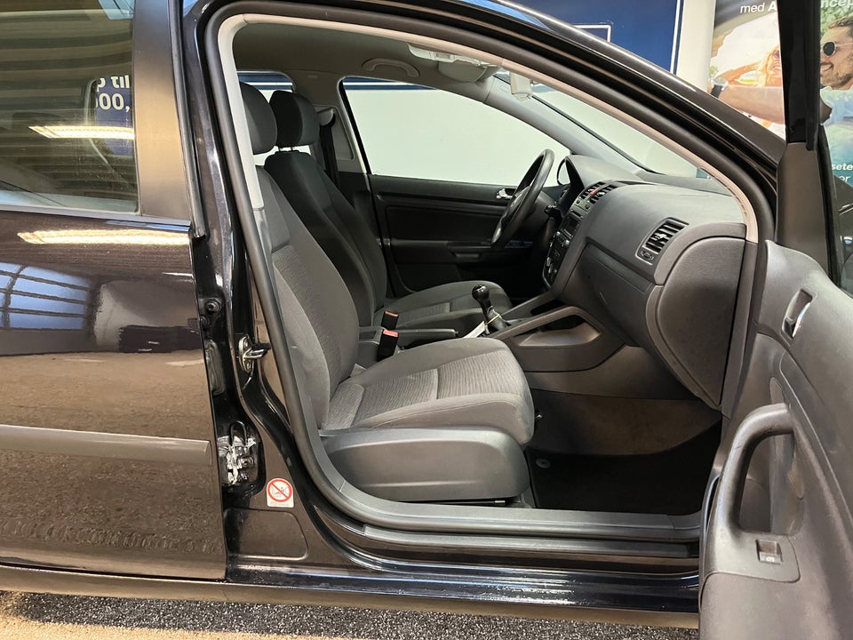 VW Golf V 1,6 FSi Trendline 5d