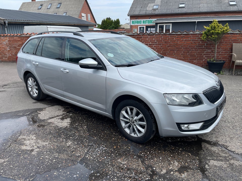 Skoda Octavia 1,6 TDi 110 Style Combi 5d