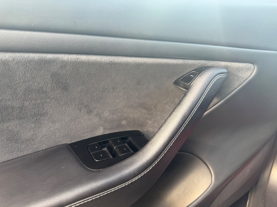 Tesla Model 3 Long Range AWD 4d