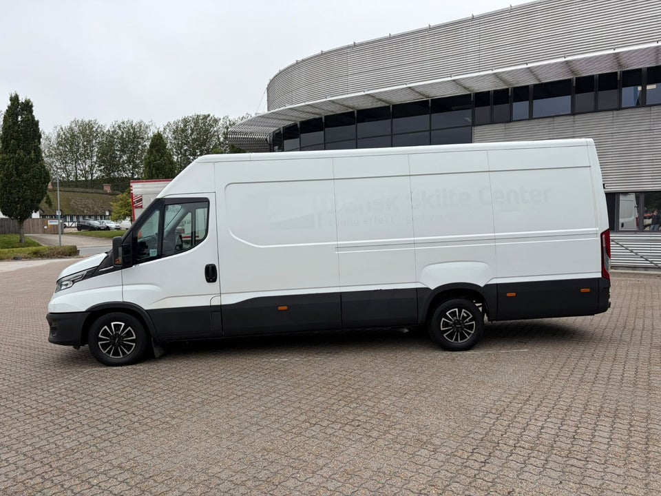 Iveco Daily 2,3 35S16 16m³ Van AG8