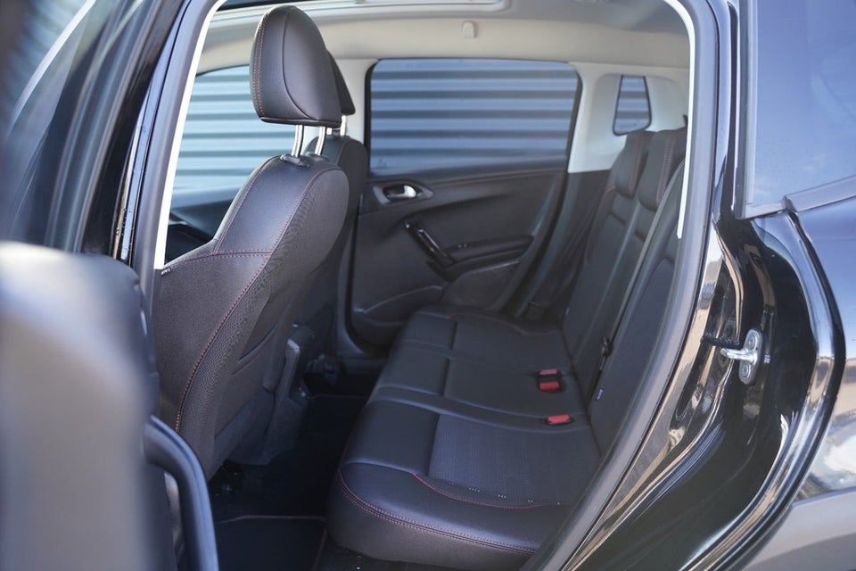 Peugeot 2008 1,6 BlueHDi 100 GT Line Sky 5d