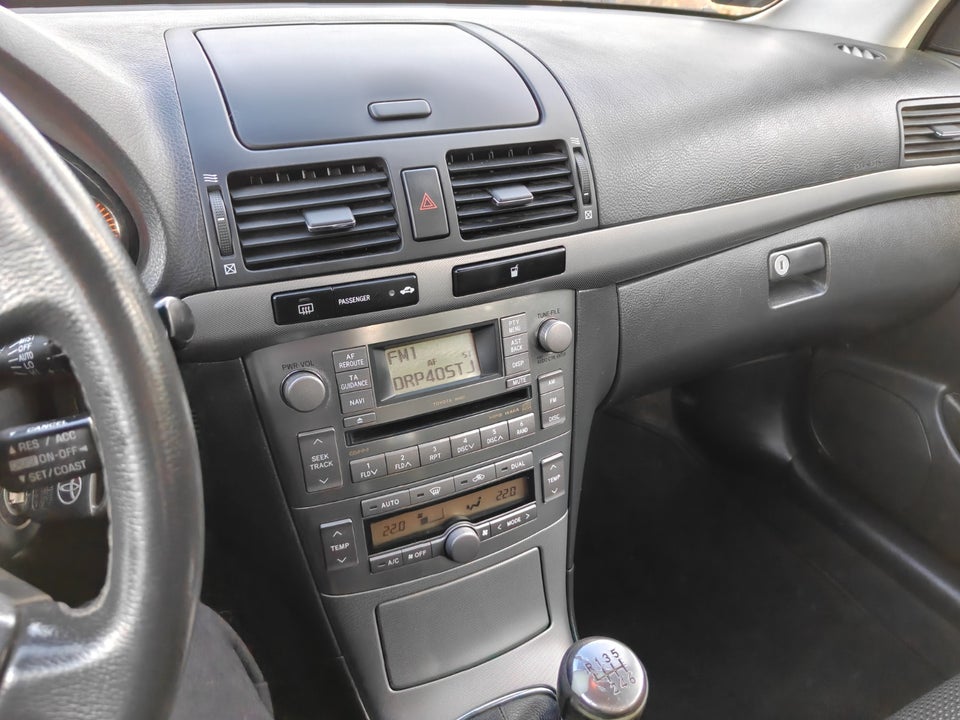 Toyota Avensis 2,0 D-4D Sol stc. 5d