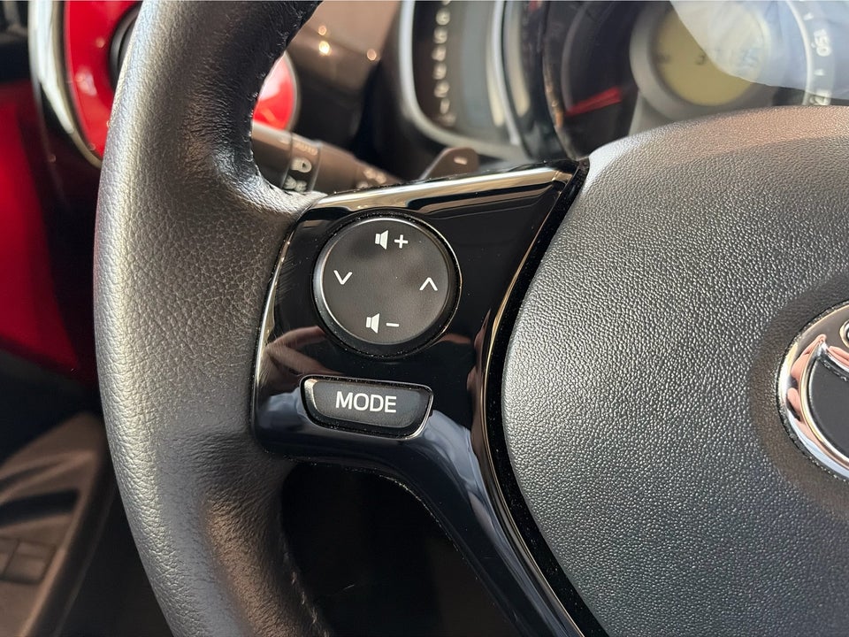 Toyota Aygo 1,0 VVT-i x-clusiv x-shift 5d