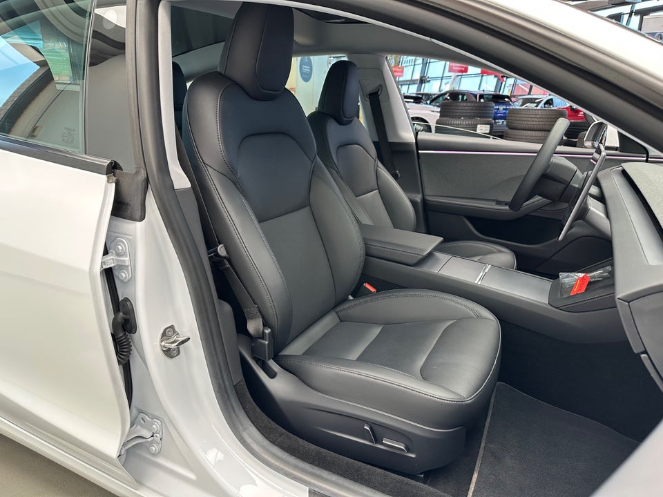 Tesla Model 3 RWD 4d