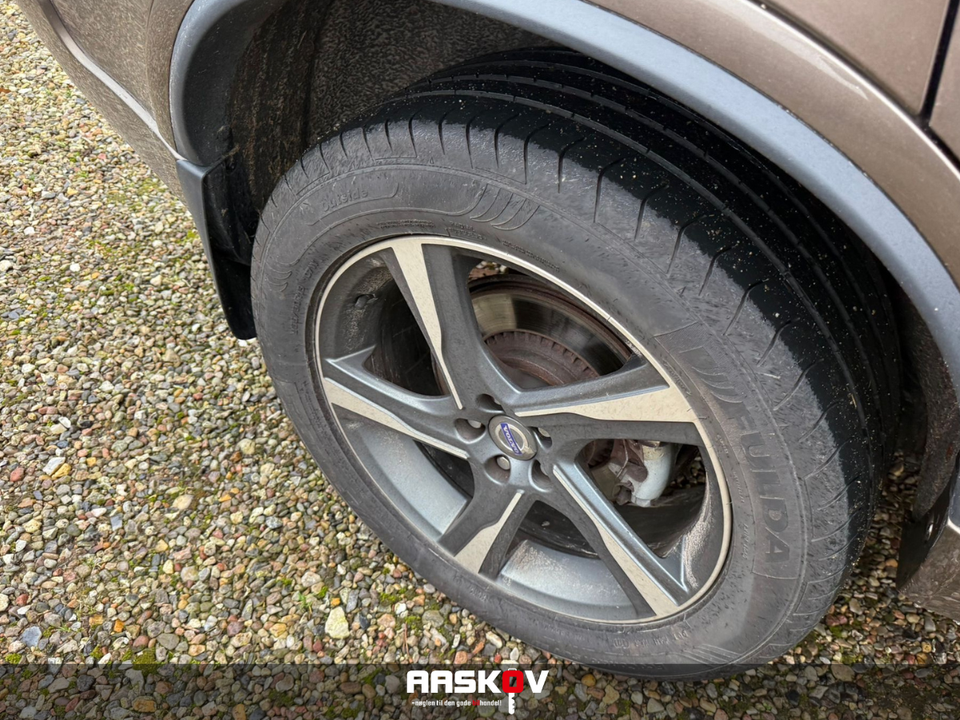 Volvo XC90 2,4 D5 200 Summum aut. AWD 5d