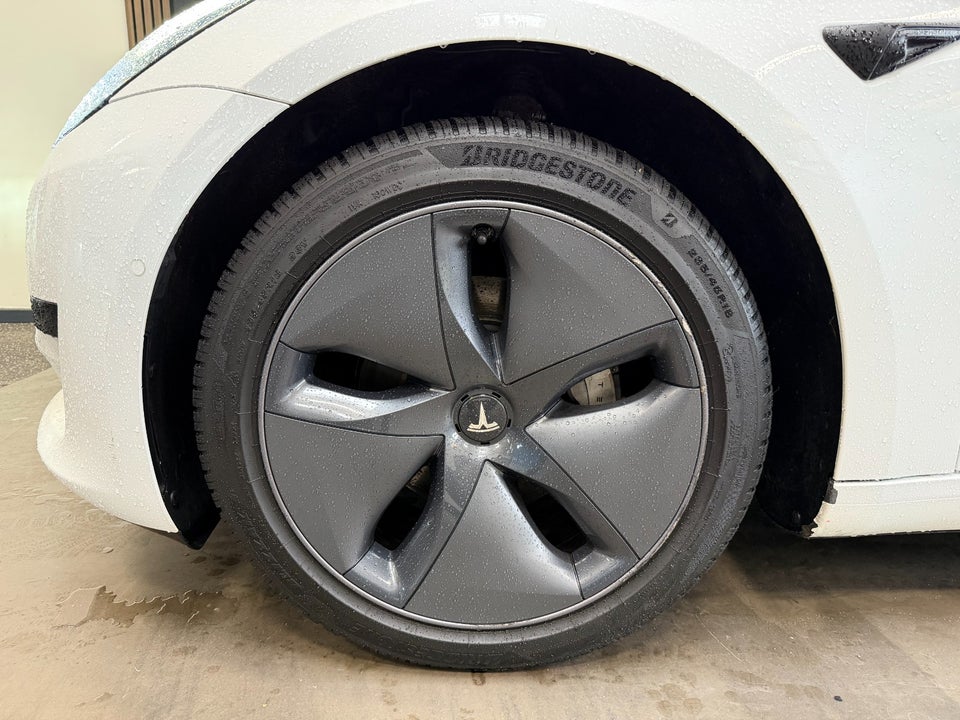Tesla Model 3 Standard Range+ RWD 4d