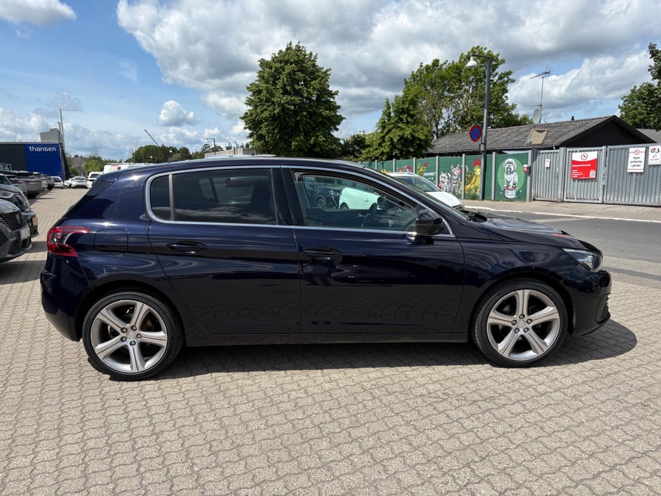 Peugeot 308 1,2 PureTech 130 Selection Sky 5d