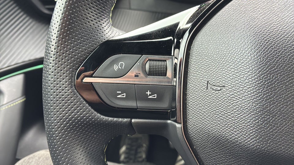 Peugeot e-2008 54 GT 5d