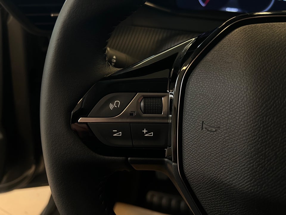 Peugeot 208 1,2 PureTech 100 Allure 5d