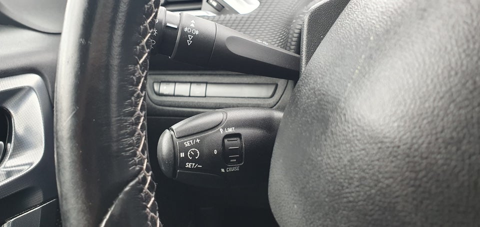 Peugeot 2008 1,2 e-THP 110 Allure Sky 5d