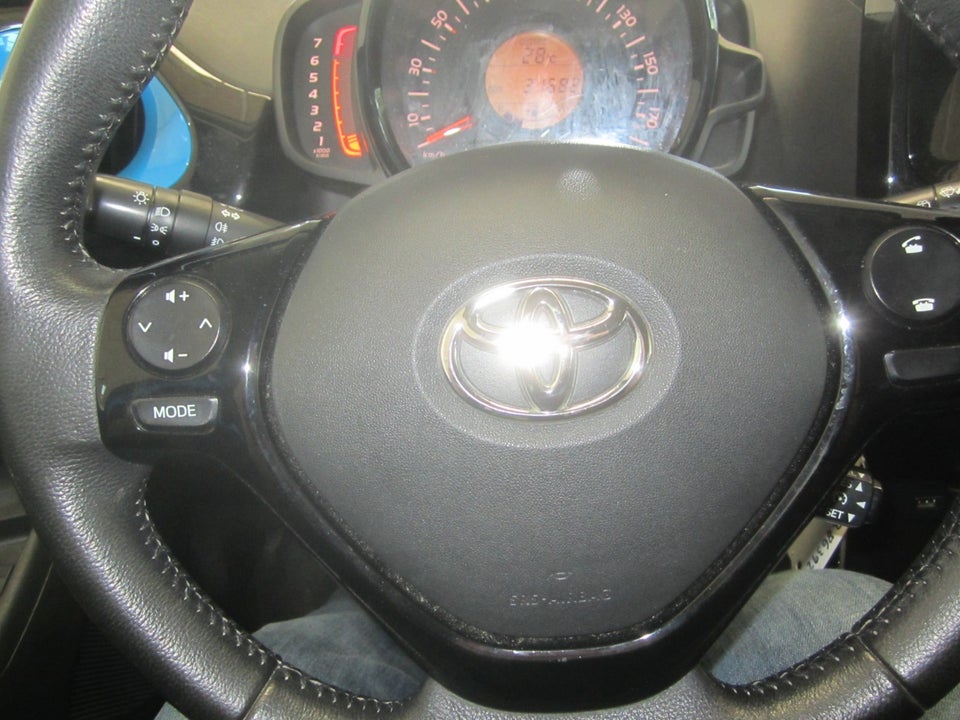 Toyota Aygo 1,0 VVT-i x-wave 5d