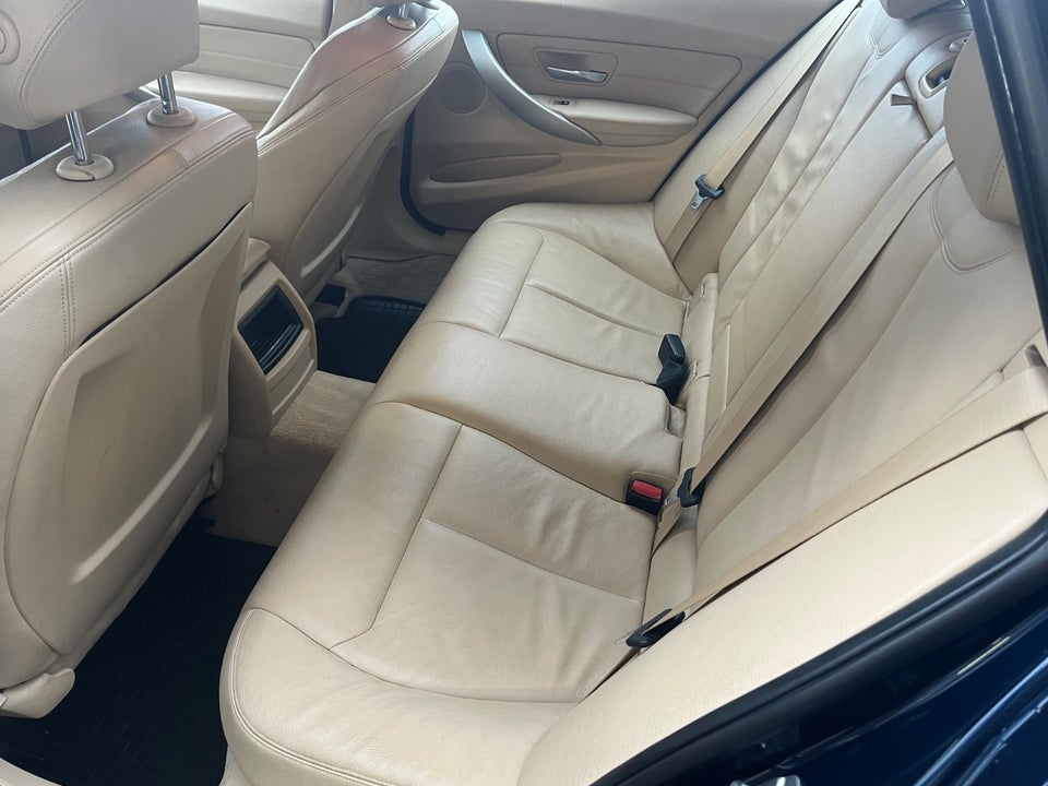 BMW 320i 2,0 Touring aut. 5d