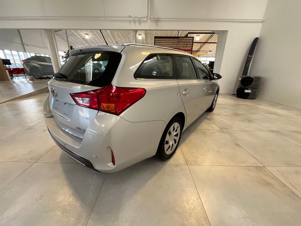 Toyota Auris 1,6 T2+ Touring Sports 5d