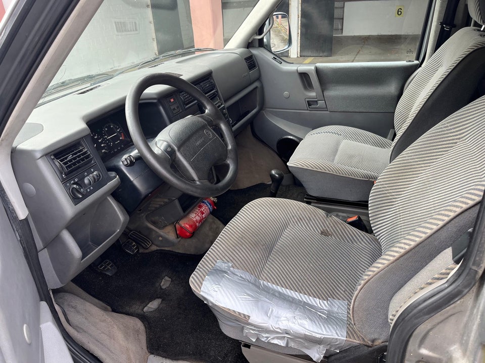 VW Caravelle 2,5 TDi 102 10prs 5d