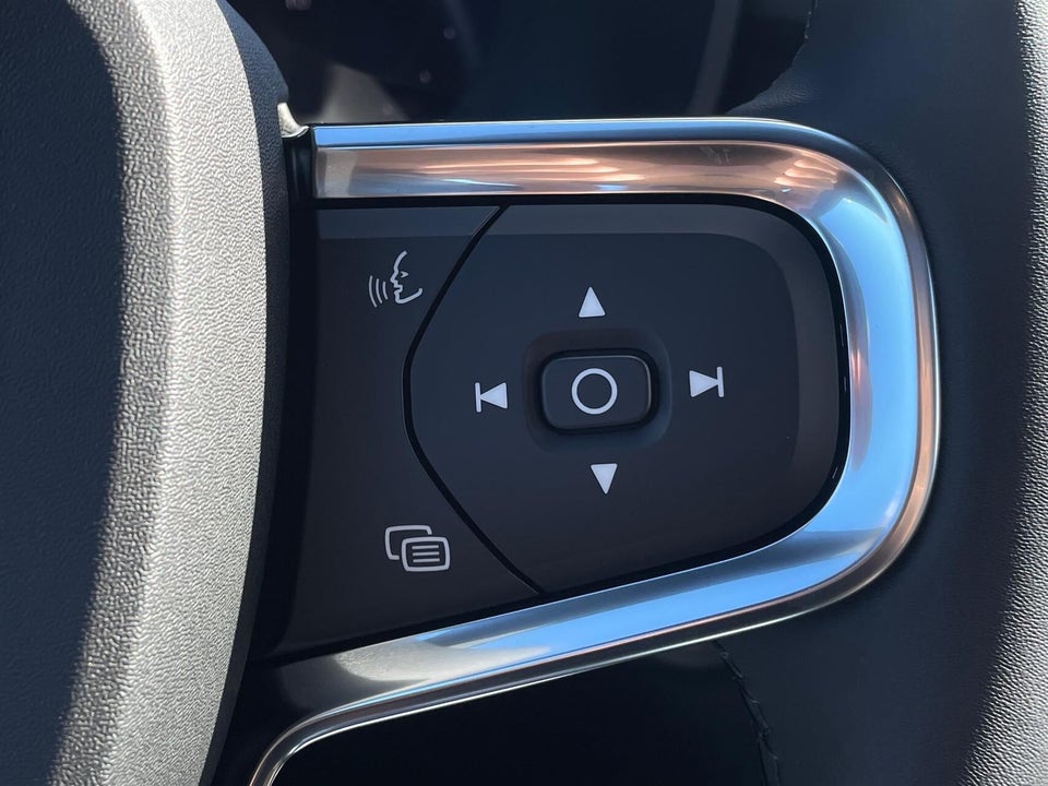 Volvo EX40 Extended Range Black Edition 5d