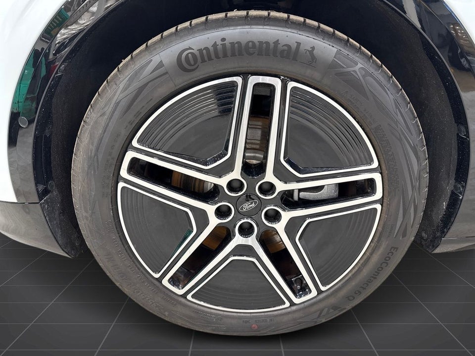 Ford Capri 82 Premium Extended Range 5d