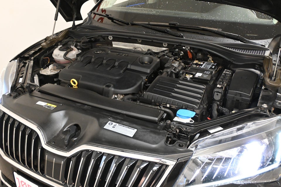 Skoda Superb 1,6 TDi 120 Style DSG 5d