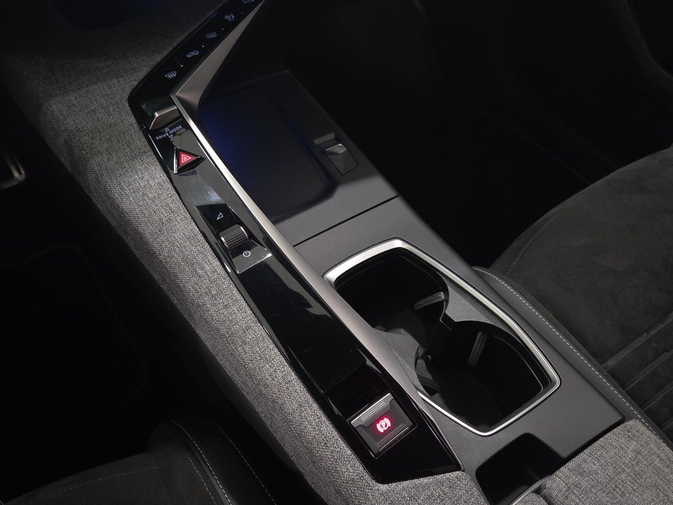 Peugeot e-3008 77 GT Pack 5d