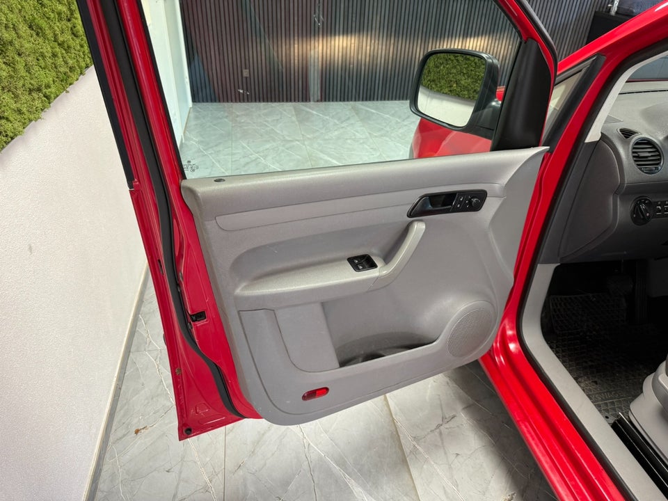 VW Caddy 1,9 TDi Life DSG 5d