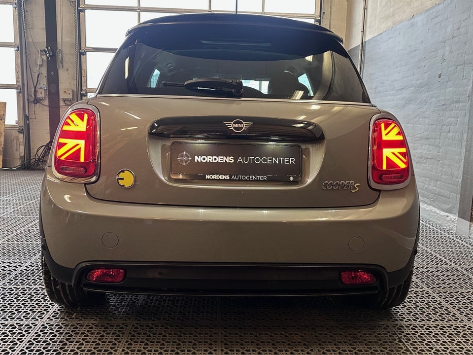 MINI Cooper SE Essential 3d