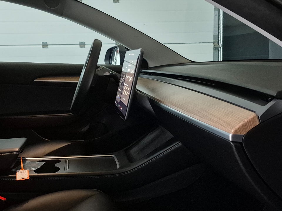 Tesla Model 3 Standard Range+ RWD 4d