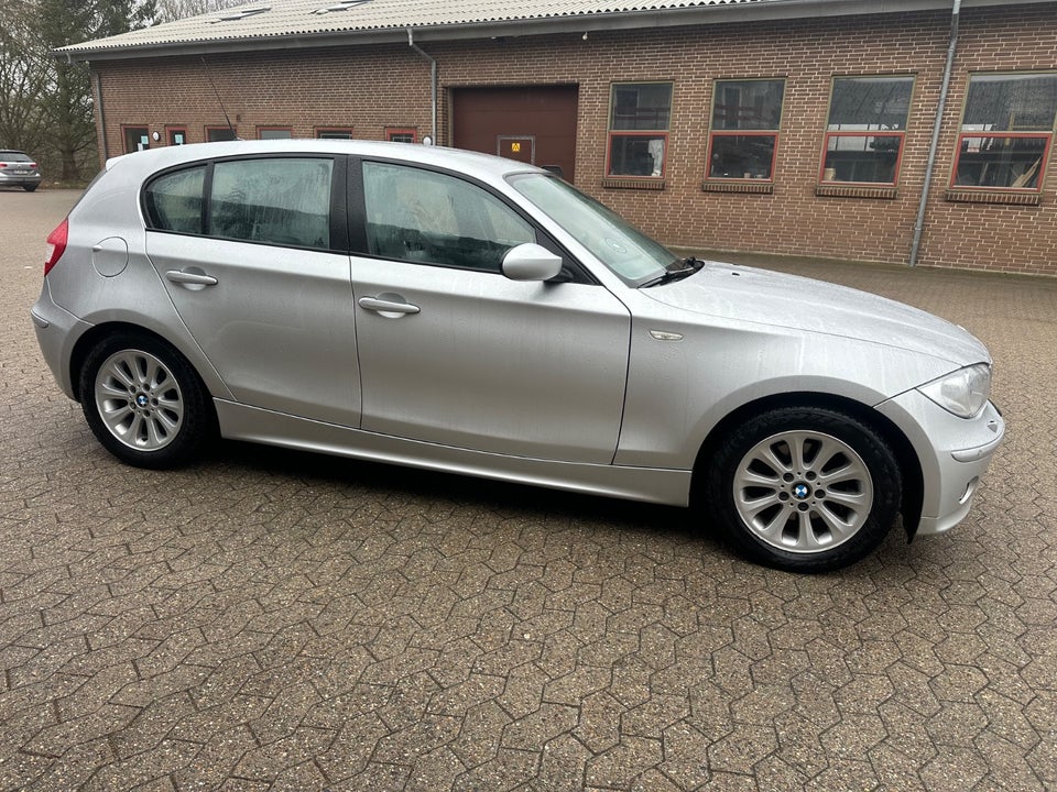 BMW 120i 2,0 Advantage aut. 5d