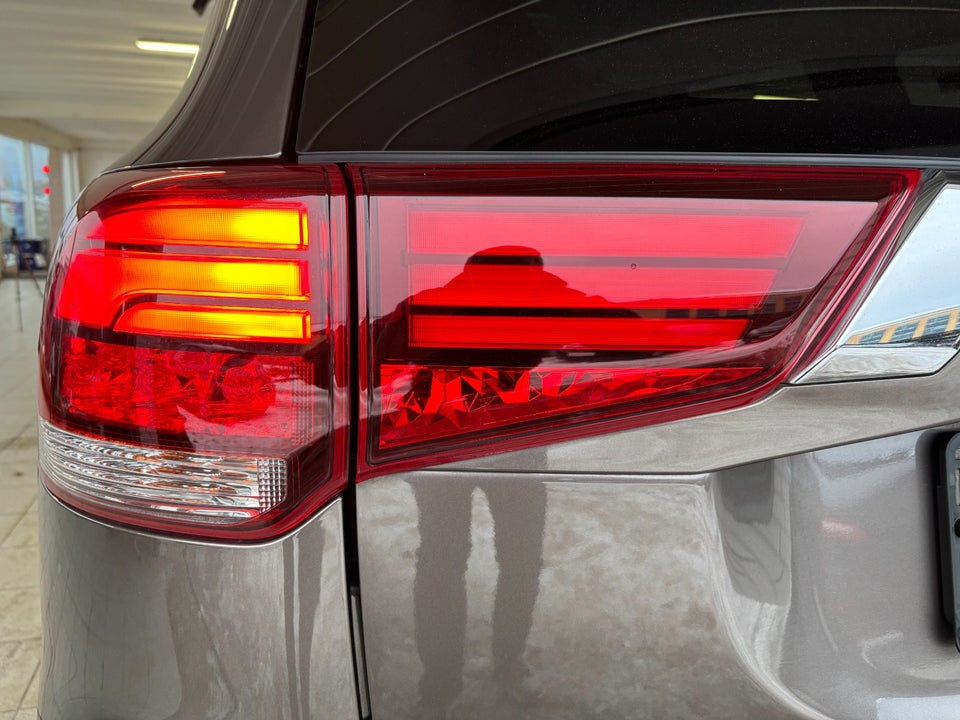 Mitsubishi Outlander 2,4 PHEV Invite CVT 4WD 5d