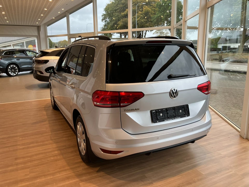 VW Touran 1,6 TDi 115 IQ.Drive DSG 7prs 5d