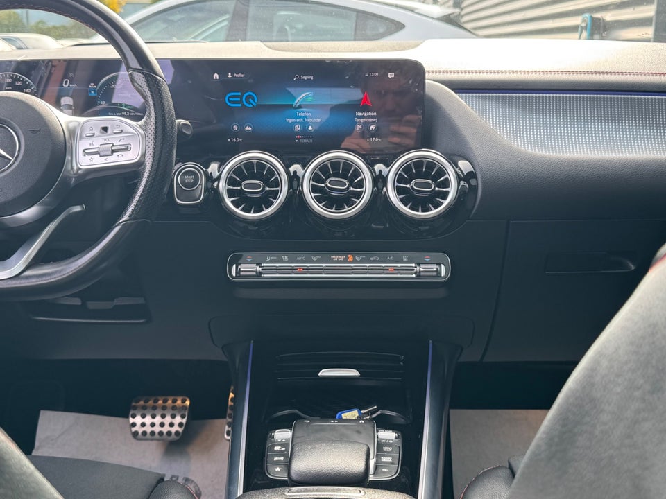 Mercedes EQA300 AMG Line 4Matic 5d