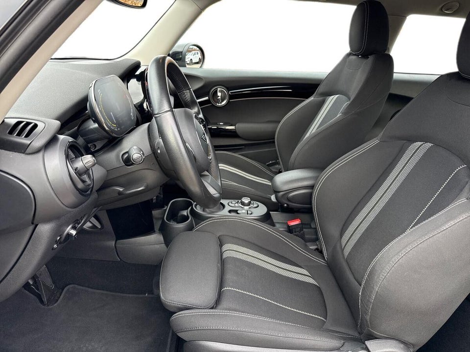 MINI Cooper SE Essential 3d