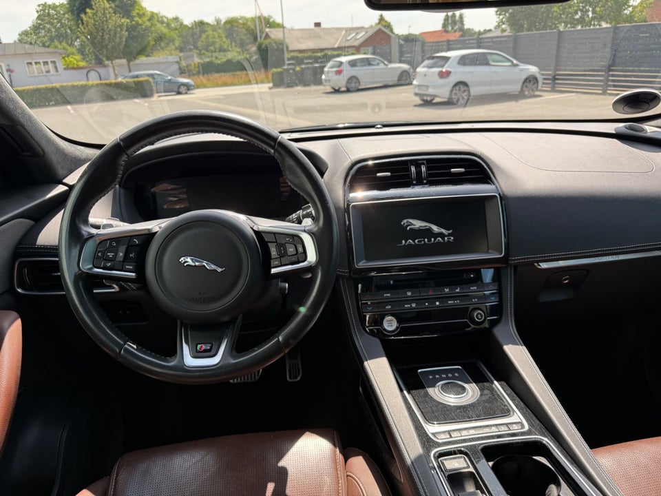 Jaguar F-Pace 3,0 D300 S aut. AWD 5d