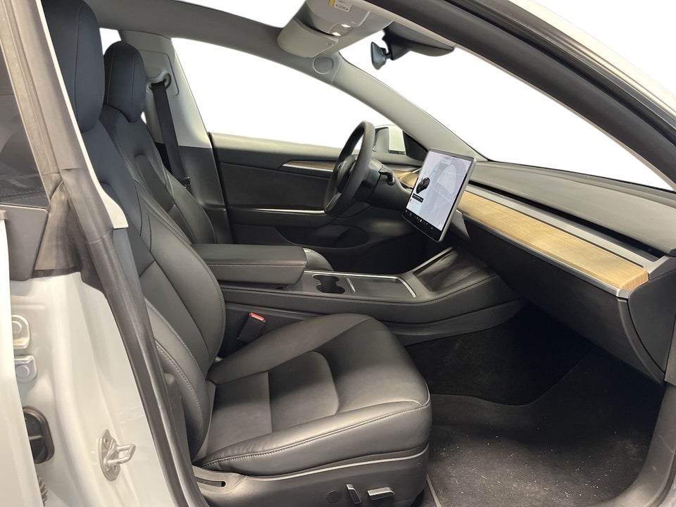 Tesla Model 3 Standard Range+ RWD 4d