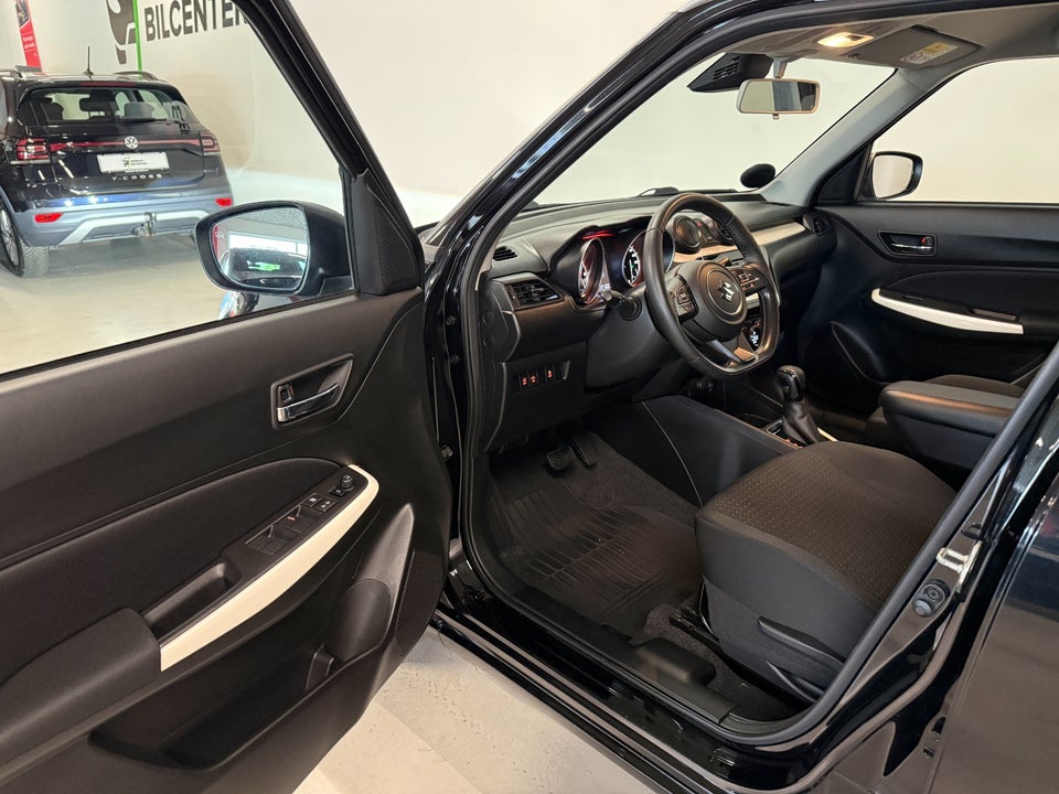 Suzuki Swift 1,2 Dualjet Exclusive CVT 5d