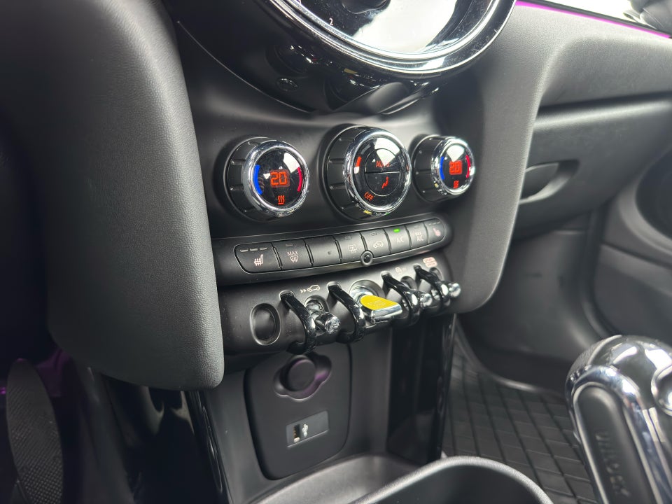 MINI Cooper SE Essential 3d