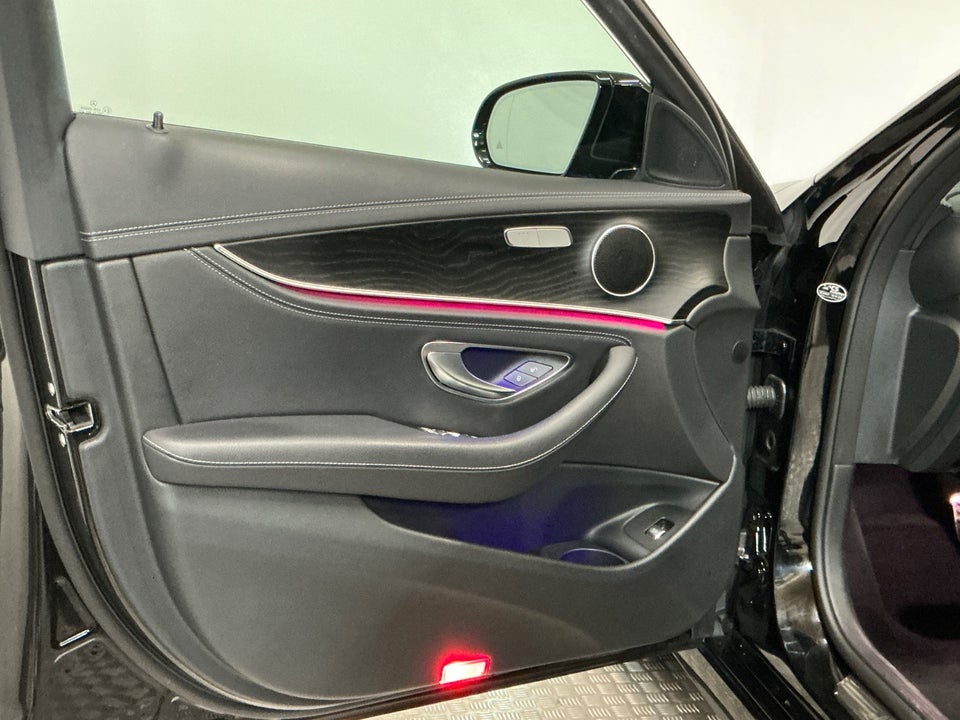 Mercedes E300 de 2,0 AMG Line stc. aut. 5d