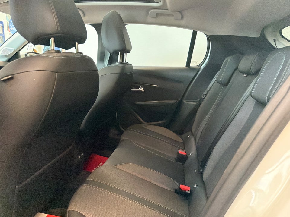 Peugeot 208 1,2 PureTech 100 Allure Sky 5d