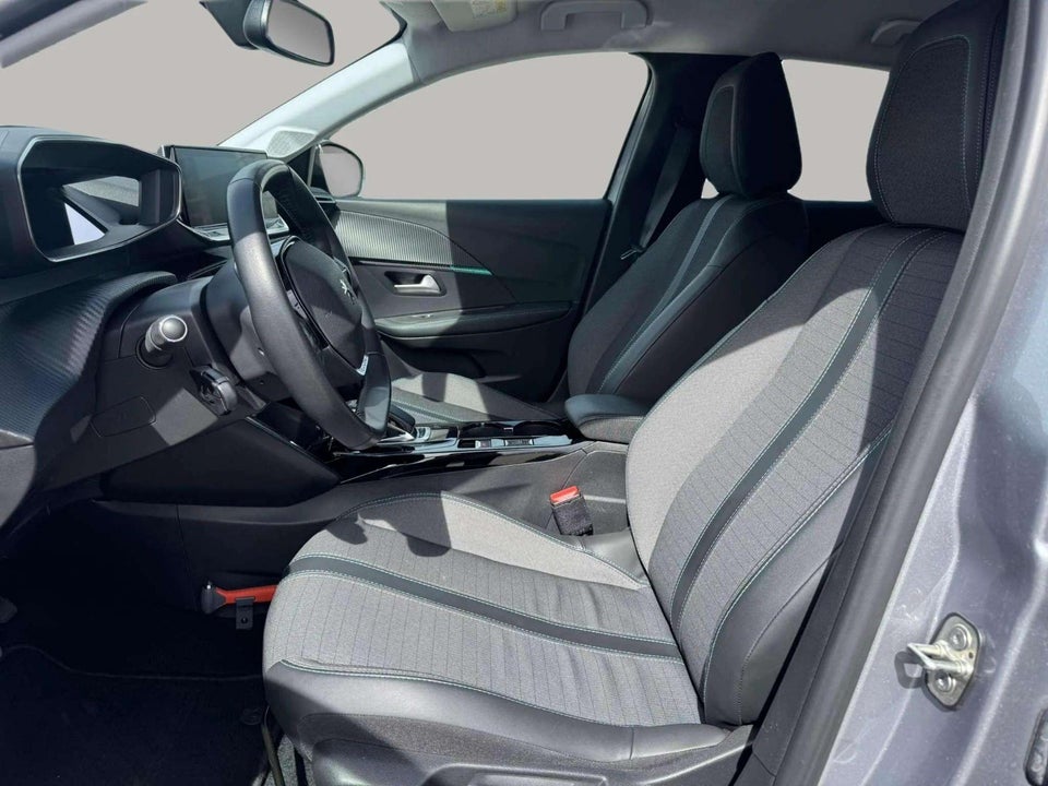 Peugeot e-208 50 GT 5d