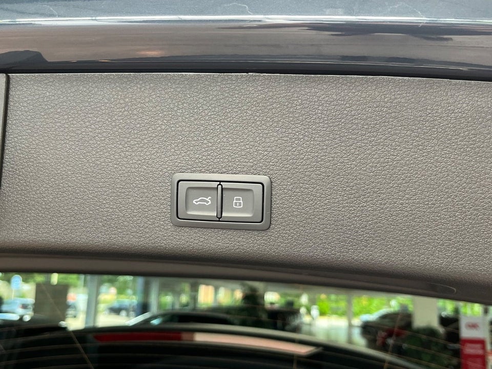 Audi Q8 e-tron 55 S-line quattro 5d