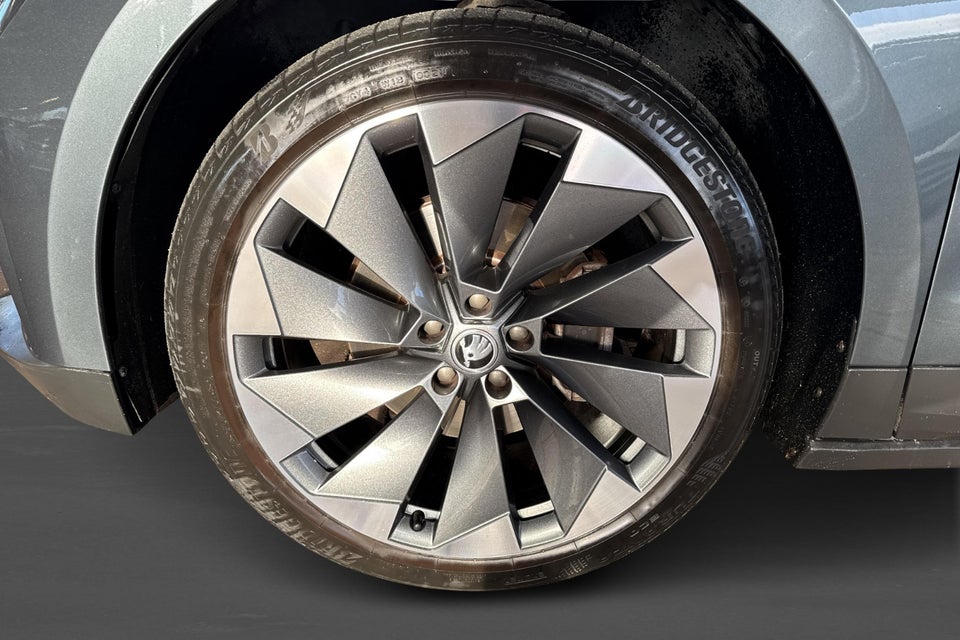 Skoda Enyaq 60 iV Plus 5d