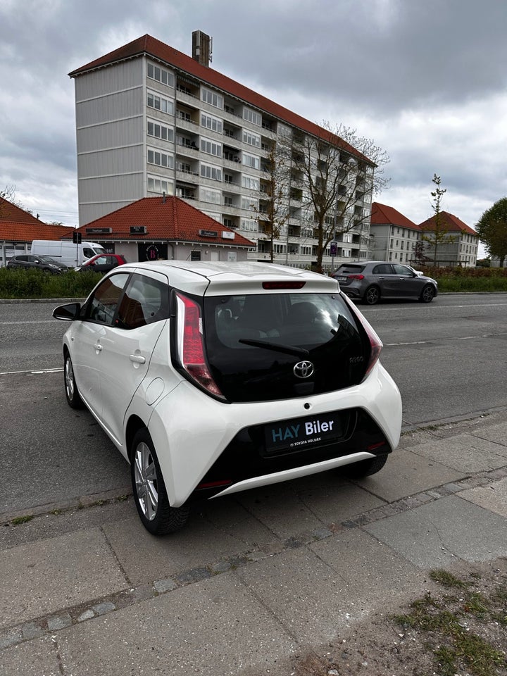 Toyota Aygo 1,0 VVT-i x-press 5d
