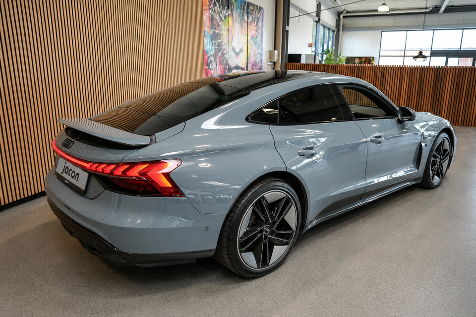 Audi e-tron GT quattro 4d