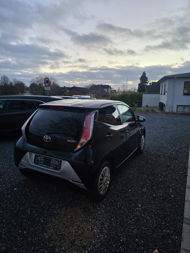 Toyota Aygo 1,0 VVT-i x-black 5d