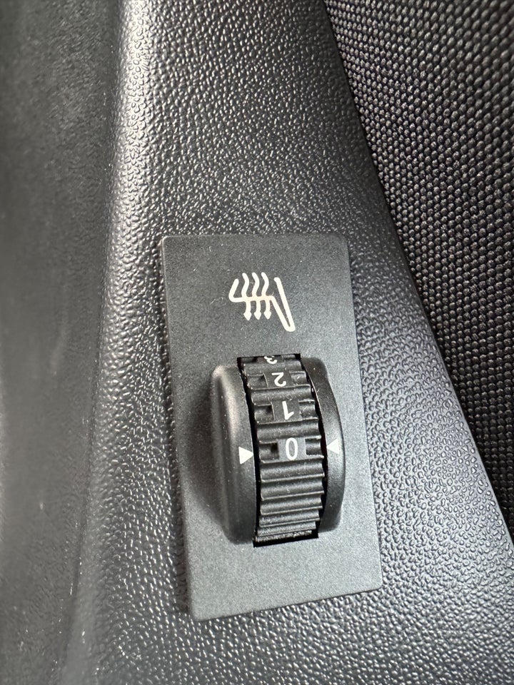 Peugeot 208 1,2 PureTech 82 Allure Sky 5d