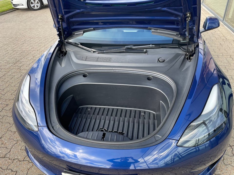 Tesla Model 3 Long Range AWD 4d