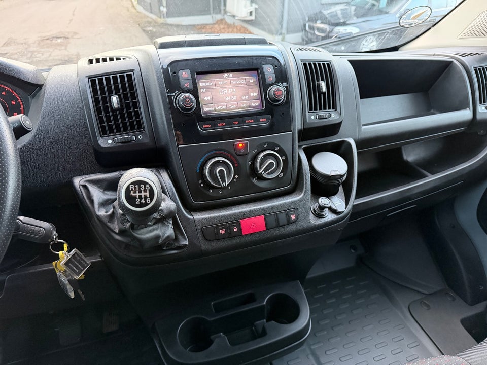 Peugeot Boxer 333 2,2 BlueHDi 140 L2H2 Premium