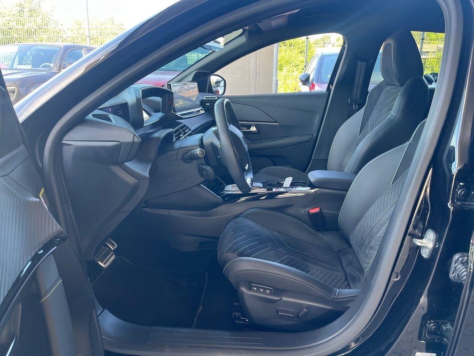 Peugeot e-208 54 GT 5d